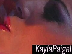 成熟的Kayla Paiges BDSM幻想通过近距离口交实现