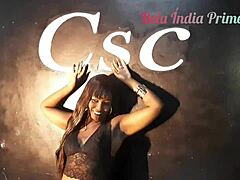 戈斯托萨斯为她的xvideos频道拍摄了令人惊叹的印度高级姿势